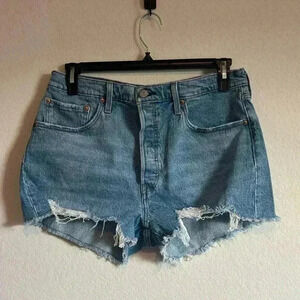 Levi’s 501 Light Wash Distressed Hem Shorts - Size 32